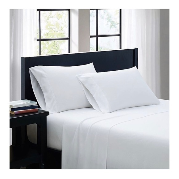 Room Essentials Other - White pillow case (1) standard size